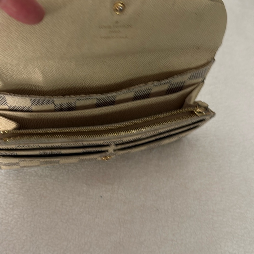 Louis Vuitton Beige and Gray Checkered Wallet - Picture 4 of 4